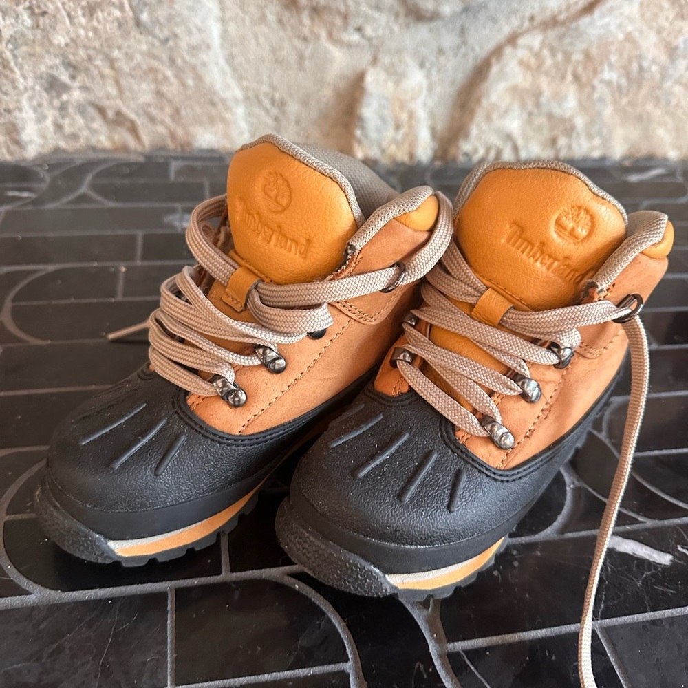Timberland Kids' Black and Tan Boots - Picture 2 of 5
